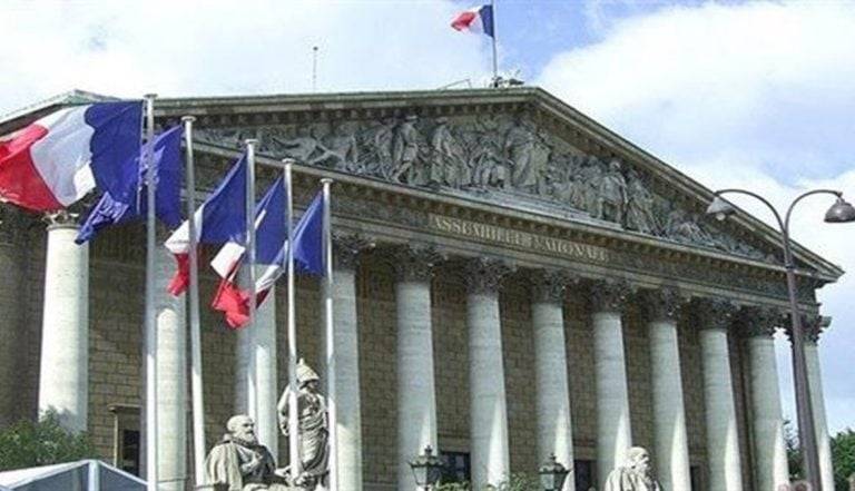 فرنسا تعلن مقتل أحد مواطنيها واحتجاز آخر في الجزائر