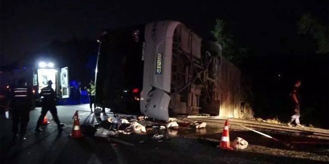 مصرع ستة أشخاص وإصابة 43 آخرين جراء حادث سير في تركيا