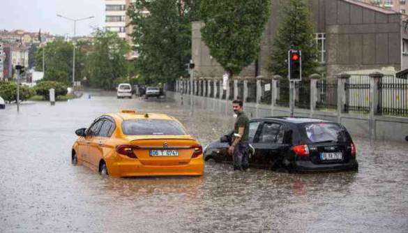مدينة تركية تغرق بالأمطار الغزيرة