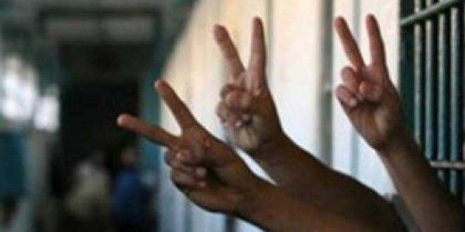 4أسرى فلسطينيين يواصلون إضرابهم عن الطعام