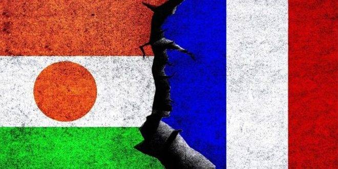 لوموند: فرنسا بدأت محادثات لسحب قواتها من النيجر