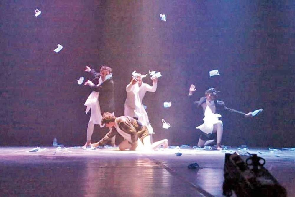 عرض مسرحية بعنوان فاصل زمني في الزرقاء
