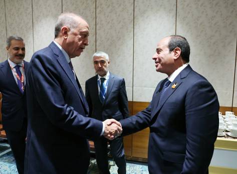 بعد عقدٍ من القطيعة.. أول لقاء بين إردوغان والسيسي على هامش قمة العشرين
