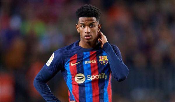برشلونة يجدد عقد بالدي حتى 2028