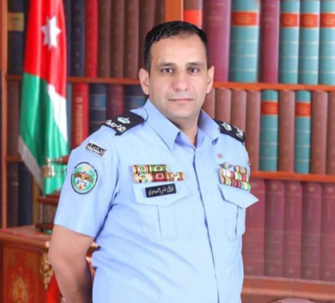الجبور يُهنئ الرائد بلال الصلاحين بحصوله على  الماجستير