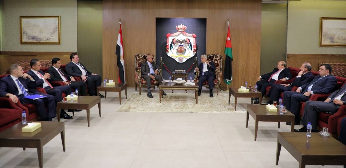 الفايز يجري مباحثات رسمية مع نظيره المصري
