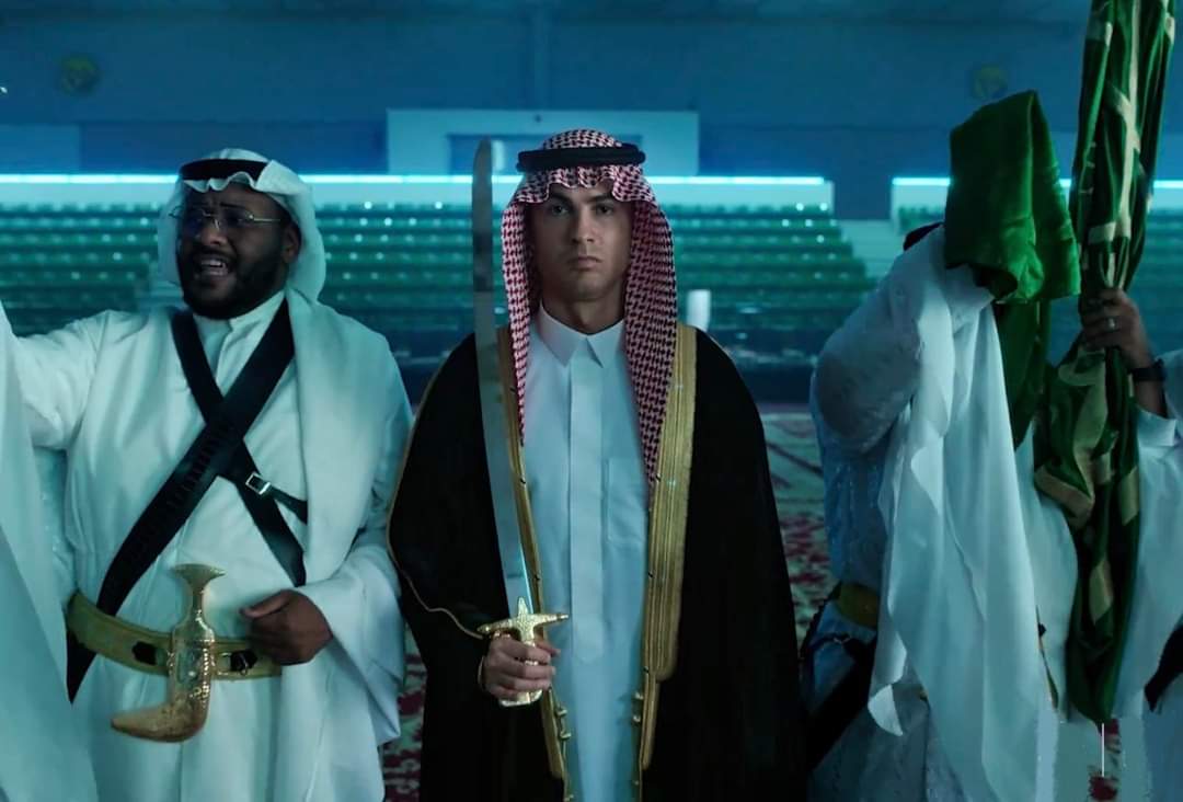 رونالدو مرتديًا الزي السعودي التقليدي بالاحتفال باليوم الوطني الـ 93