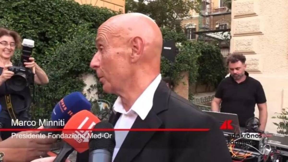 وزير إيطالي سابق يعتبر إعادة توزيع المهاجرين فخًا.. ويصف الربيع العربي بـبرميل بارود