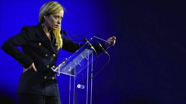 ميلوني تبعث برسالة شديدة اللهجة للمستشار الألماني.. ما علاقة تونس والهجرة؟