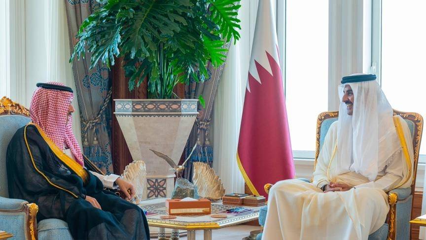 أمير قطر يبحث مع وزير الخارجية السعودي قضايا إقليمية ودولية