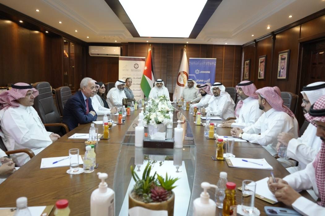 الجغبير يدعو الى تعزيز الاستثمارات المشتركة بين البلدين...خلال استقباله وفدا سعوديا في صناعة عمان