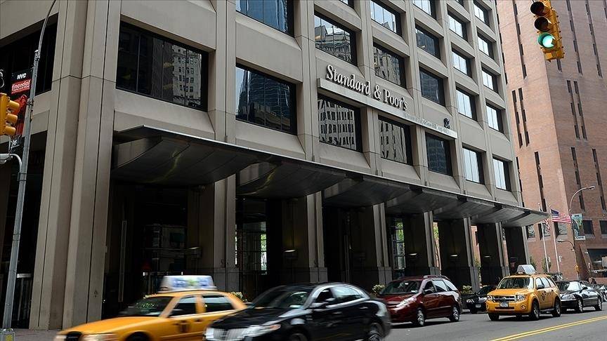 ستاندرد آند بورز ترفع نظرتها المستقبلية لتصنيف تركيا