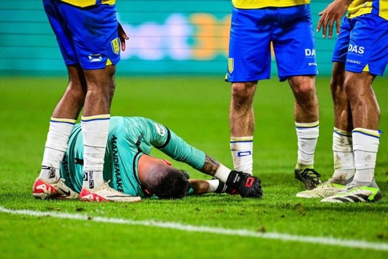 إلغاء مباراة في الدوري الهولندي بعد فقدان حارس لوعيه