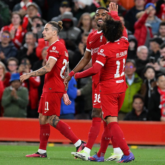ليفربول يفوز على  ضيفه سان جيلواز البلجيكي 20...صور
