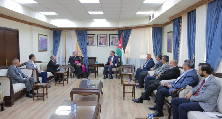 سفير الفاتيكان: نؤمن بالحوار لحل القضايا والصراعات بالمنطقة