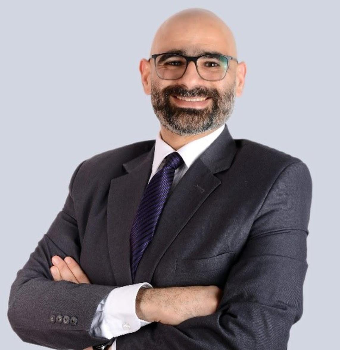 المعهد الملكي للمساحين القانونيين ببريطانيا والجامعة الأمريكية بالقاهرة يوقعان مذكرة تفاهم ويستضيفان مؤتمراً حول التحديات المالية في صناعة البناء والتشييد.