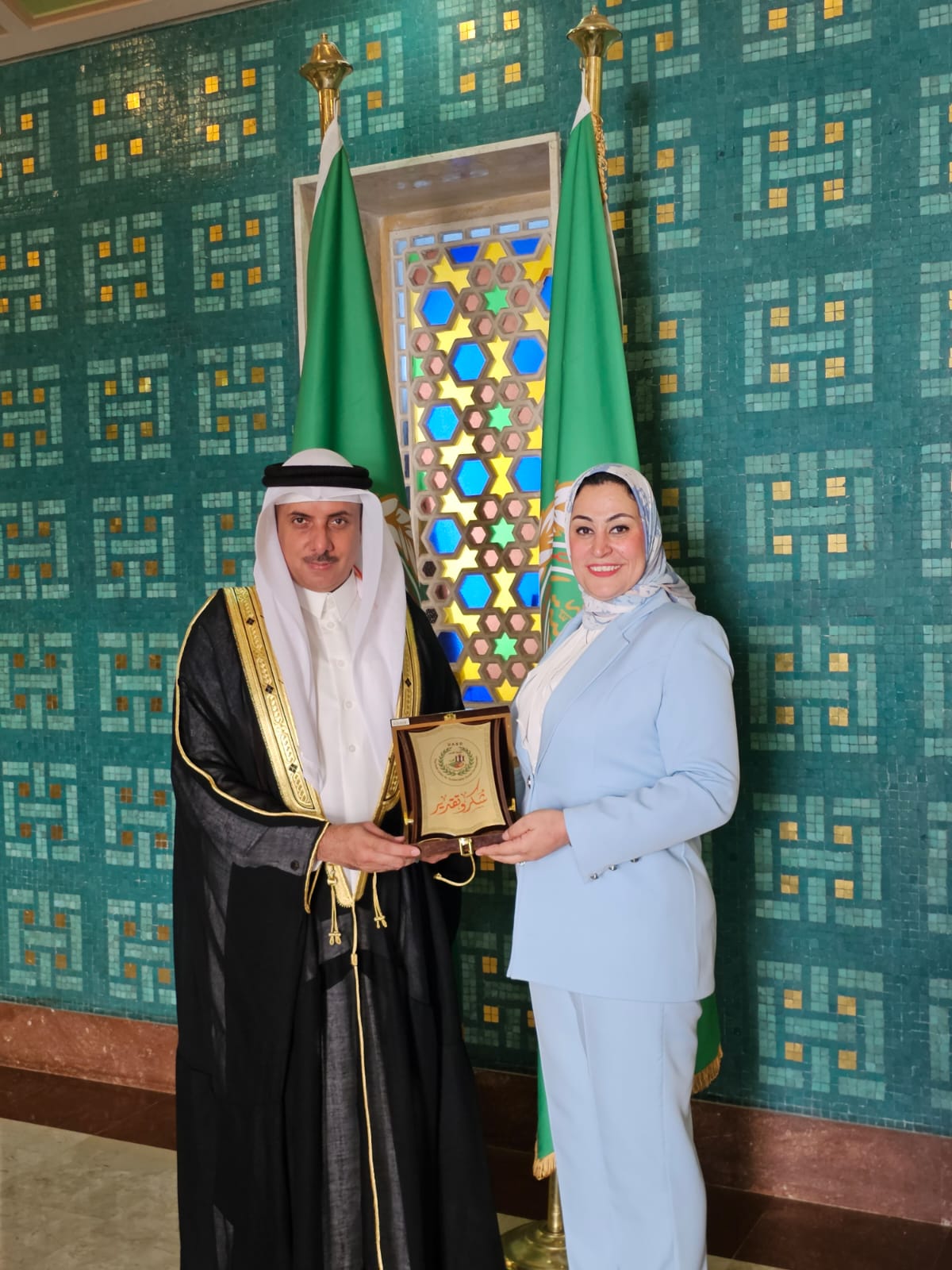 تكريم الدكتور جمال أحمد كمال رئيس العربي للتنمية الاجتماعية فرع مملكة البحرين بالجامعة العربية