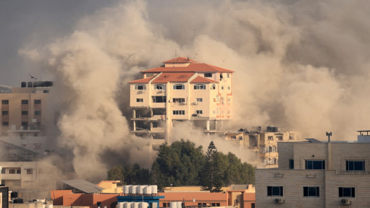 بايدن يطلب من إسرائيل احترام قوانين الحرب في غزة ويحذر إيران
