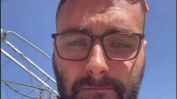 وجع وألم.. صحفي فلسطيني ذهب لتغطية القصف الإسرائيلي فوجد عائلته أشلاء