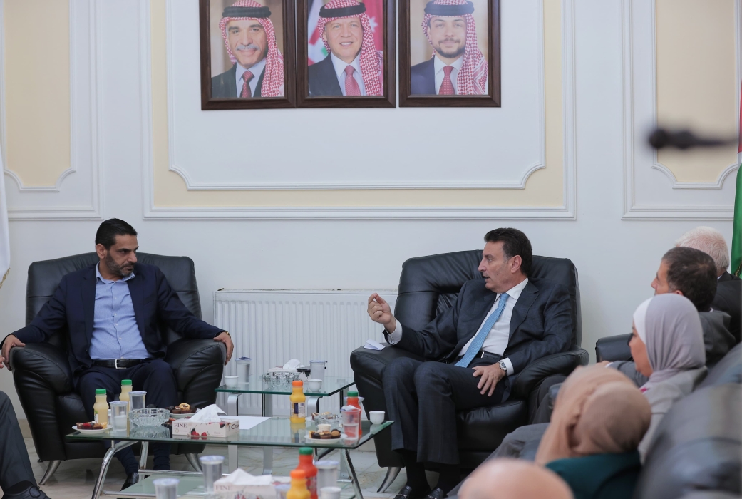 الصفدي ومكتب دائم النواب في زيارة لنقابة الصحفيين