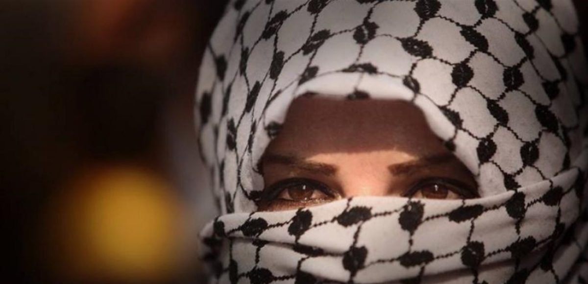 بالكوفية.. ممثلة سورية شهيرة تدعم فلسطين