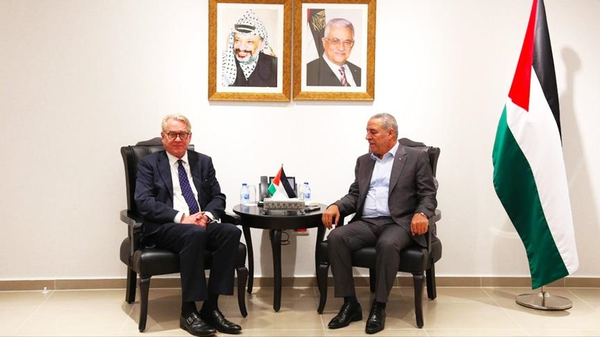 مسؤول فلسطيني يبحث مع منسق الأمم المتحدة الحرب على غزة