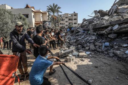 71 شهيدا ومئات الجرحى بقصف إسرائيلي على رفح وخان يونس