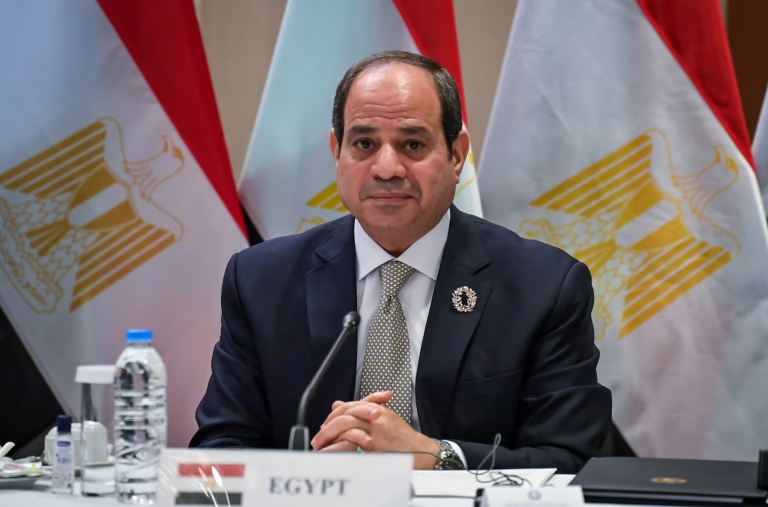 السيسي يدعو لقمة طارئة