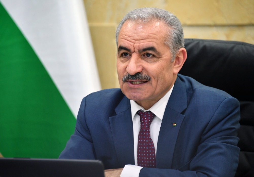 اشتية يطالب الصليب الأحمر بالتدخل لإيصال الأدوية والكهرباء والمياه إلى غزة