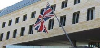 السفارة البريطانية في بيروت تحث رعاياها على مغادرة لبنان