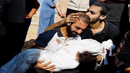 شهداء بقصف للاحتلال لحي بمحيط مستشفى في غزة