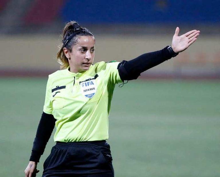 صافرة نسائية لإدارة لقاء الحسين إربد واليرموك
