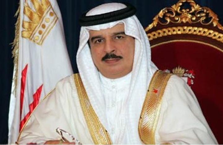 ملك البحرين يصل القاهرة لحضور قمة السلام