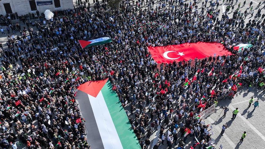 إسطنبول.. مظاهرة للتنديد بالعدوان الإسرائيلي على غزة