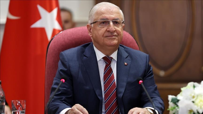 وزير الدفاع التركي يزور أذربيجان
