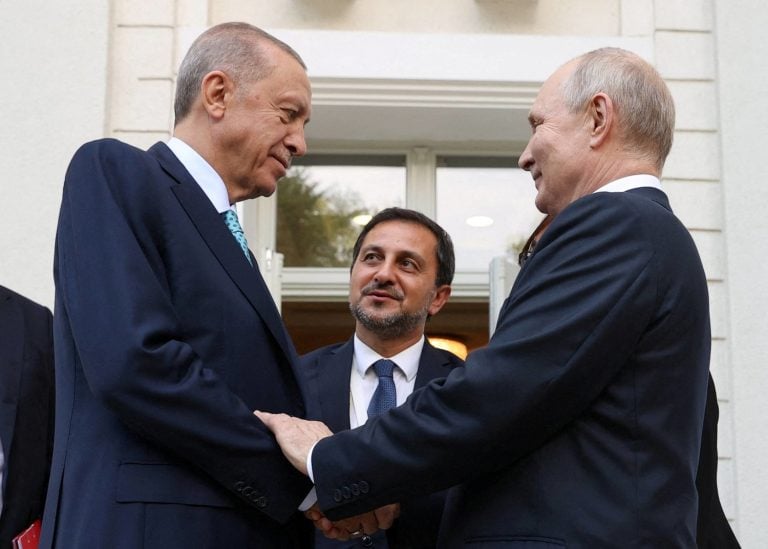 أردوغان لبوتين: الصمت الغربي يفاقم الأزمة الإنسانية في غزة