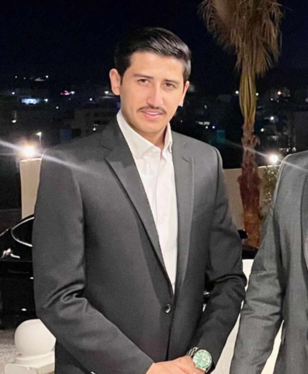 الفايز  تُهنئ المحامي قيس عليان  الحجاج بالخطوبة