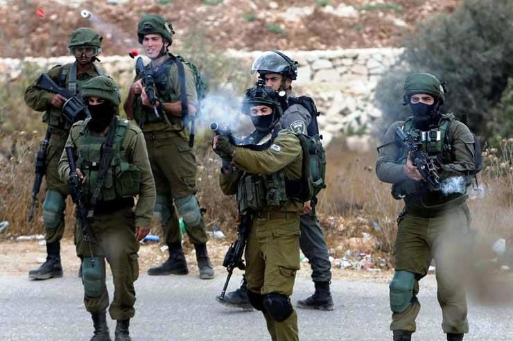 إصابات برصاص الاحتلال بمواجهات بالضفة الغربية واعتقال 94 فلسطينيا