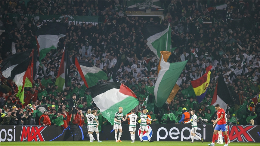 أنصار سيلتيك الاسكتلندي يرفعون علم فلسطين بدوري أبطال أوروبا