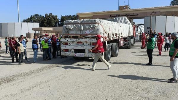 دخول 12 قافلة محملة بمساعدات إغاثية جديدة الى غزة