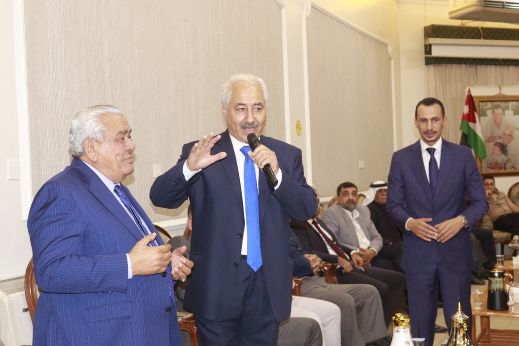 الدكتور عبدالعزيز العواملة مبارك الخطوبة...صور