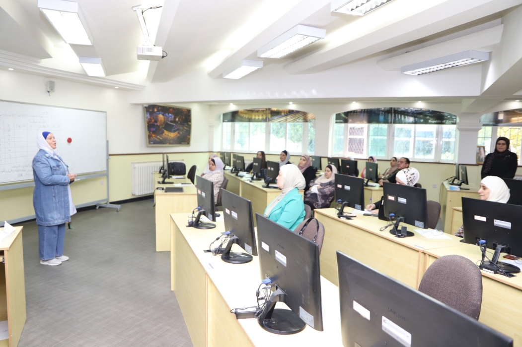 البلقاء التطبيقية تعقد دورة  الجداول الالكترونية Excel)  ) لموظفي الحكومة في محافظة البلقاء...صور