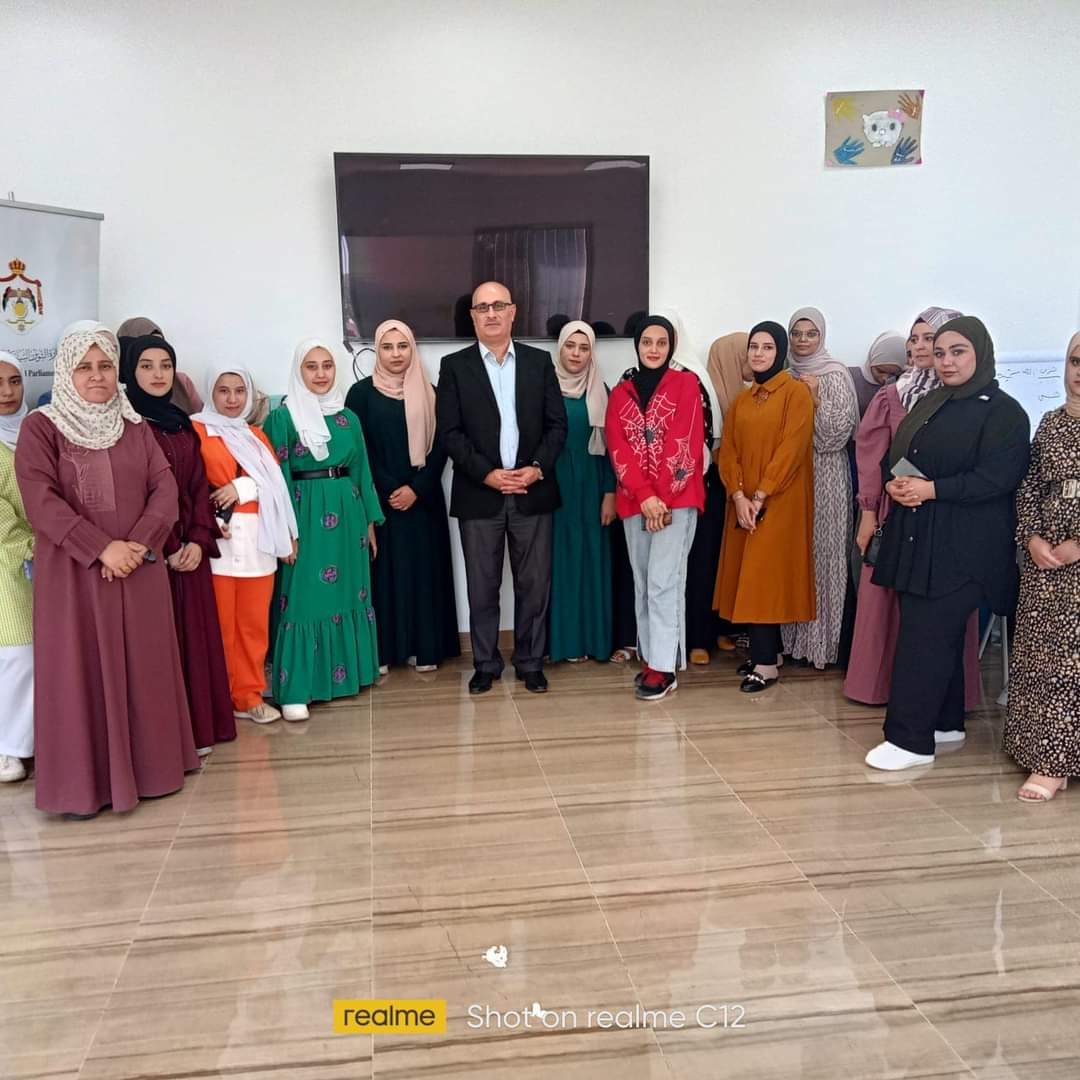 ورشة تدريبية لتعزيز المشاركة في الحياة السياسية لشابات في عجلون...صور