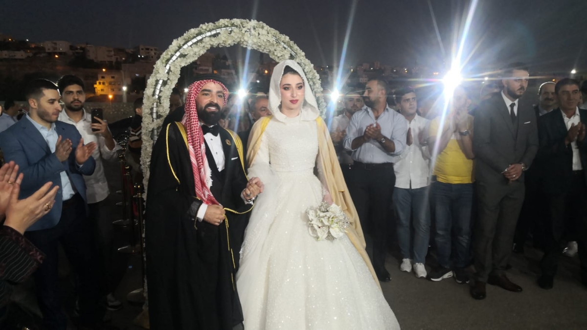 المهندس معتز فايز عضيبات  يحتفي  بزفافه