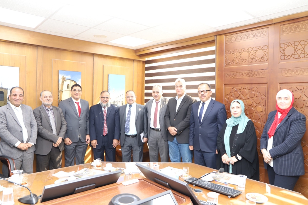وفد اكاديمي من جامعة نزوى العمانية يزور البلقاء التطبيقية