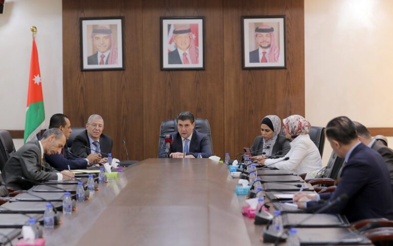 “البيئة النيابية” تُثمن إرسال الأردن طائرة مُساعدات طبية ودوائية إلى غزة