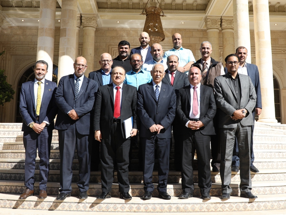 خلال لقائهم رئيس الديوان الملكي وجهاء وممثلو مؤسسات مجتمع مدني من عمان ومعان يثمنون جهود الملك لوقف الحرب على غزة
