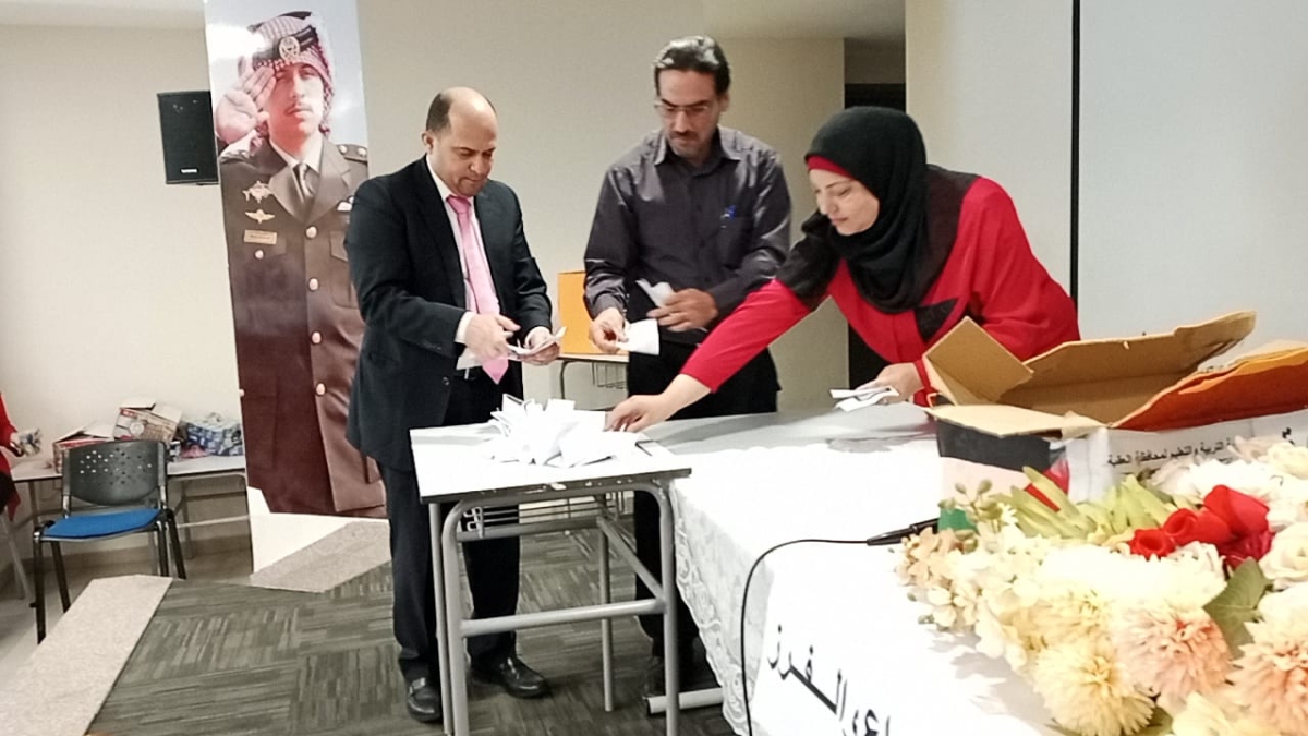 انتخابات مجلس برلمان الطلبة في العقبة....صور