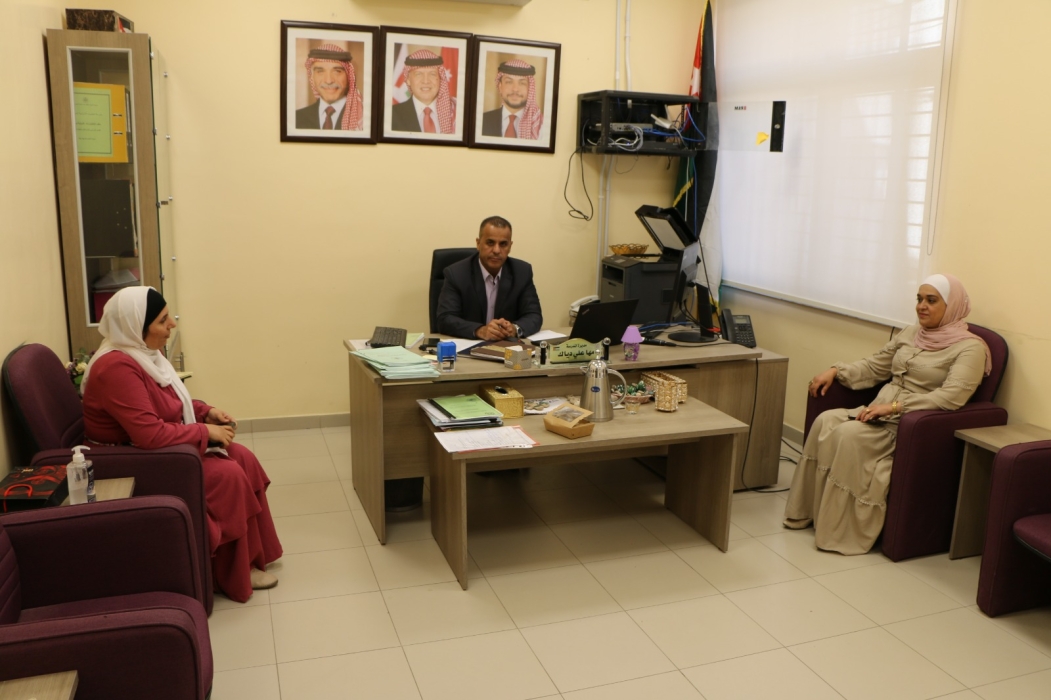 مدير تربية  الشونة الجنوبية في زيارة تفقدية لمدرسة الخنساء الأساسية ..صور