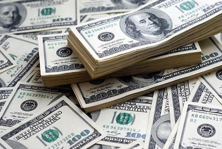الدولار يتعافى وسط توقعات برفع الفائدة